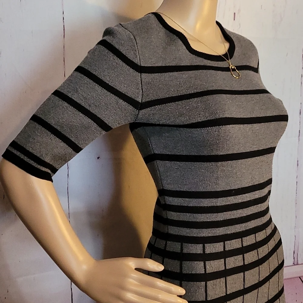 Gabby Skye Gray w/Black knit fit & flare Dress